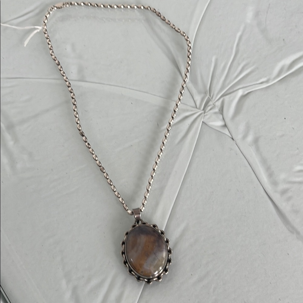 Elegant Silver Pendant Necklace